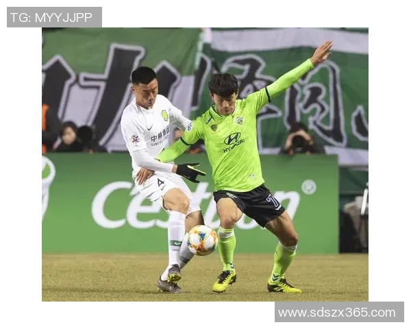 全北现代迎战庆南足球队力争主场胜利展现强大实力与团队合作精神